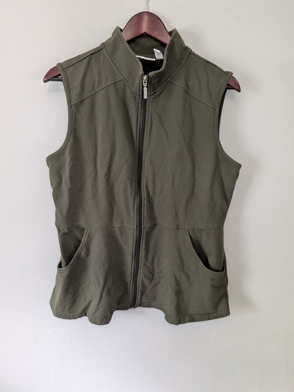 D & Co. Olive Green Activewear Stretchy Sleeveless Zip Up Vest Size Medium